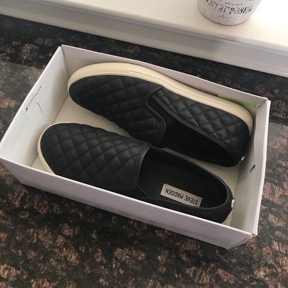 Steve Madden Slip ons - Picture 2 of 3